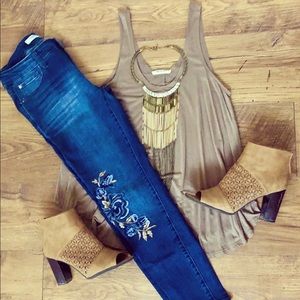 ❌SOLD❌ Floral Embroidered Skinny Jeans